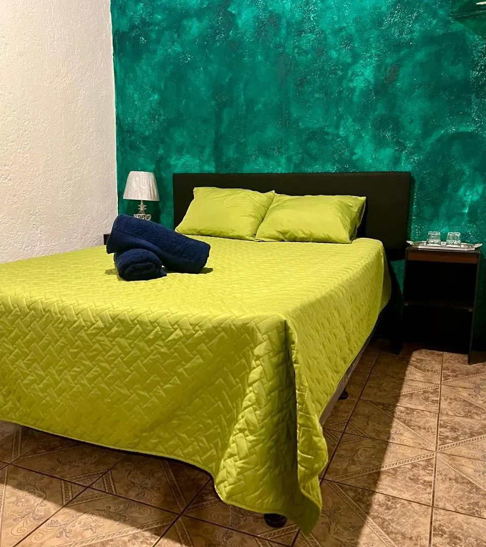 بيت شباب Wonderland B&B - Shuttle Services Available أنتيغوا غواتيمالا