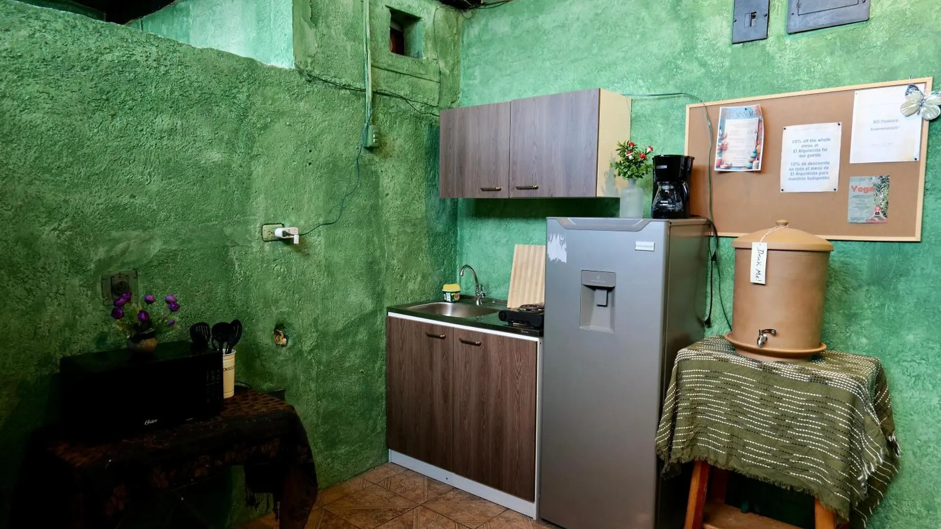 بيت شباب Wonderland B&B - Shuttle Services Available أنتيغوا غواتيمالا