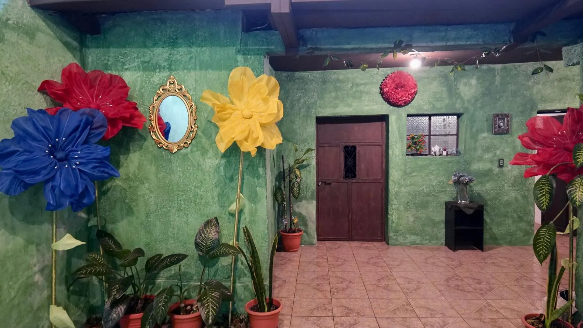 Wonderland B&B - Shuttle Services Available أنتيغوا غواتيمالا أنتيغوا غواتيمالا