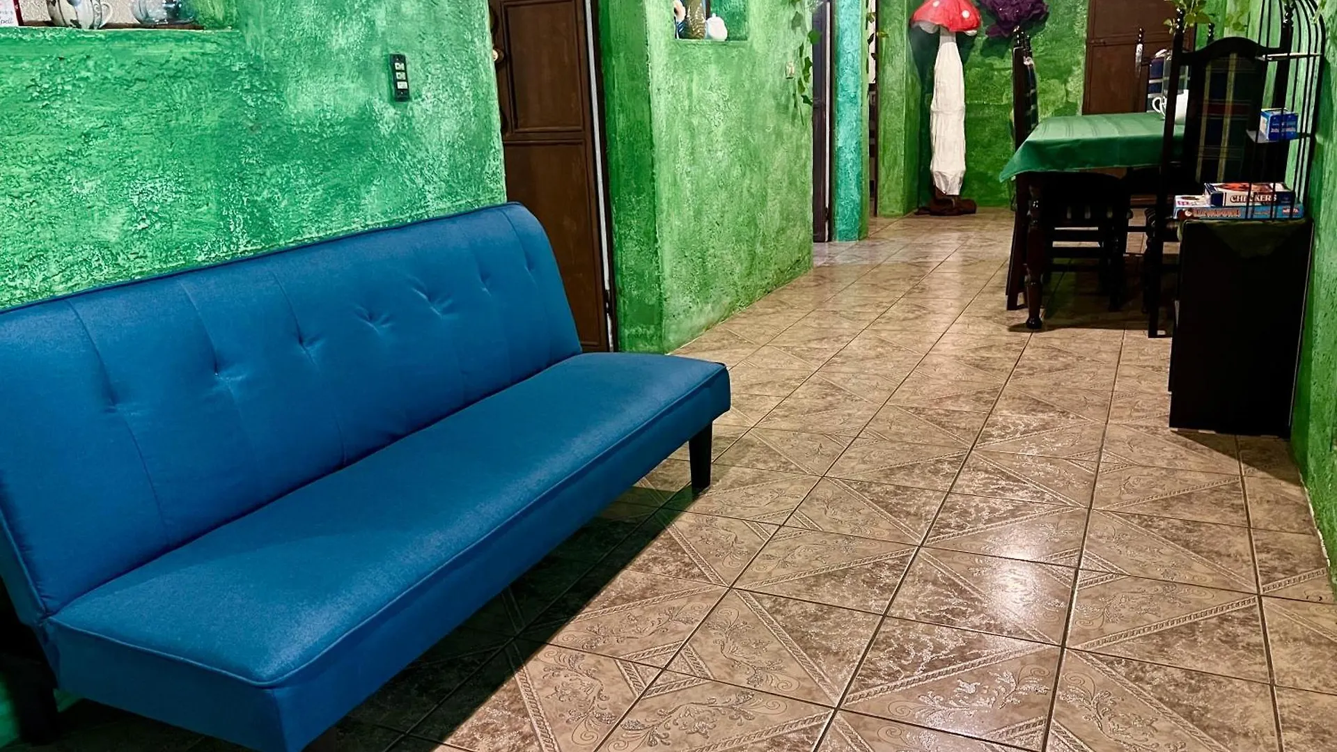 بيت شباب Wonderland B&B - Shuttle Services Available أنتيغوا غواتيمالا