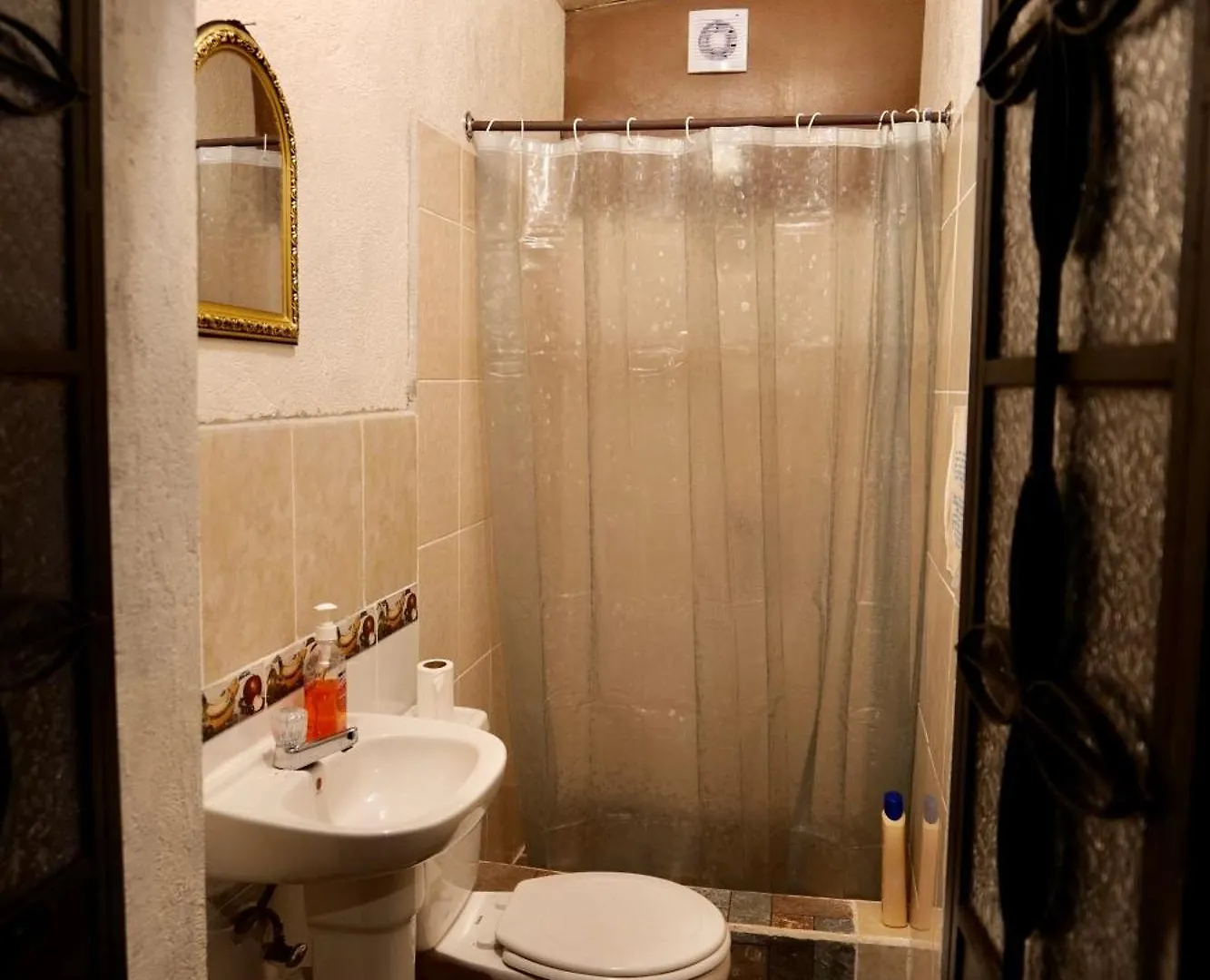 Wonderland B&B - Shuttle Services Available 안티구아 과테말라 호스텔 안티구아 과테말라